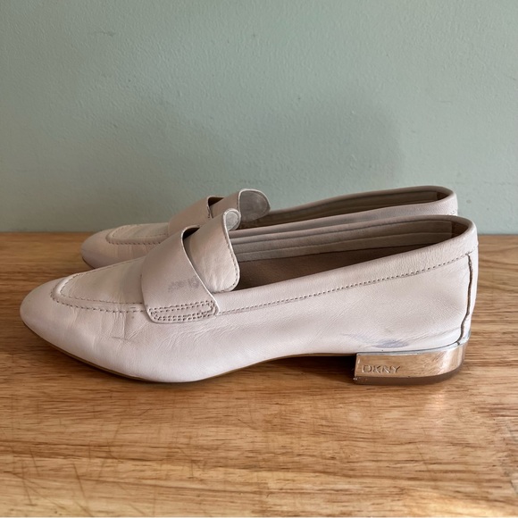 🌺HOST PICKx2🌺 DKNY Creamy White Loafers - Size 6 - Picture 4 of 12